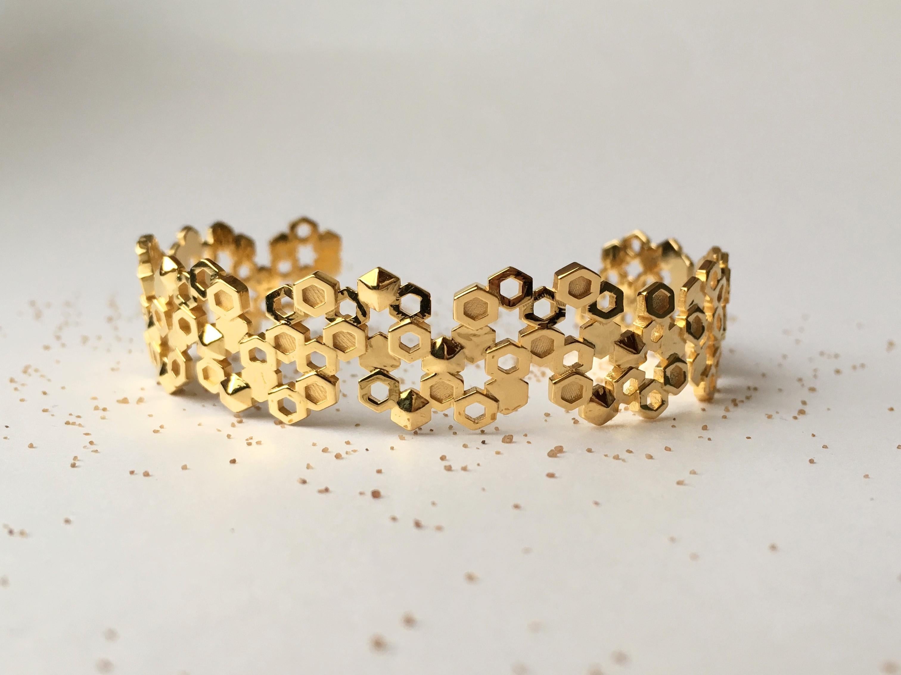 Vestiges collection cuff :Made on order in 18k yellow gold within 4 weeks in France and Belgium. 

With 