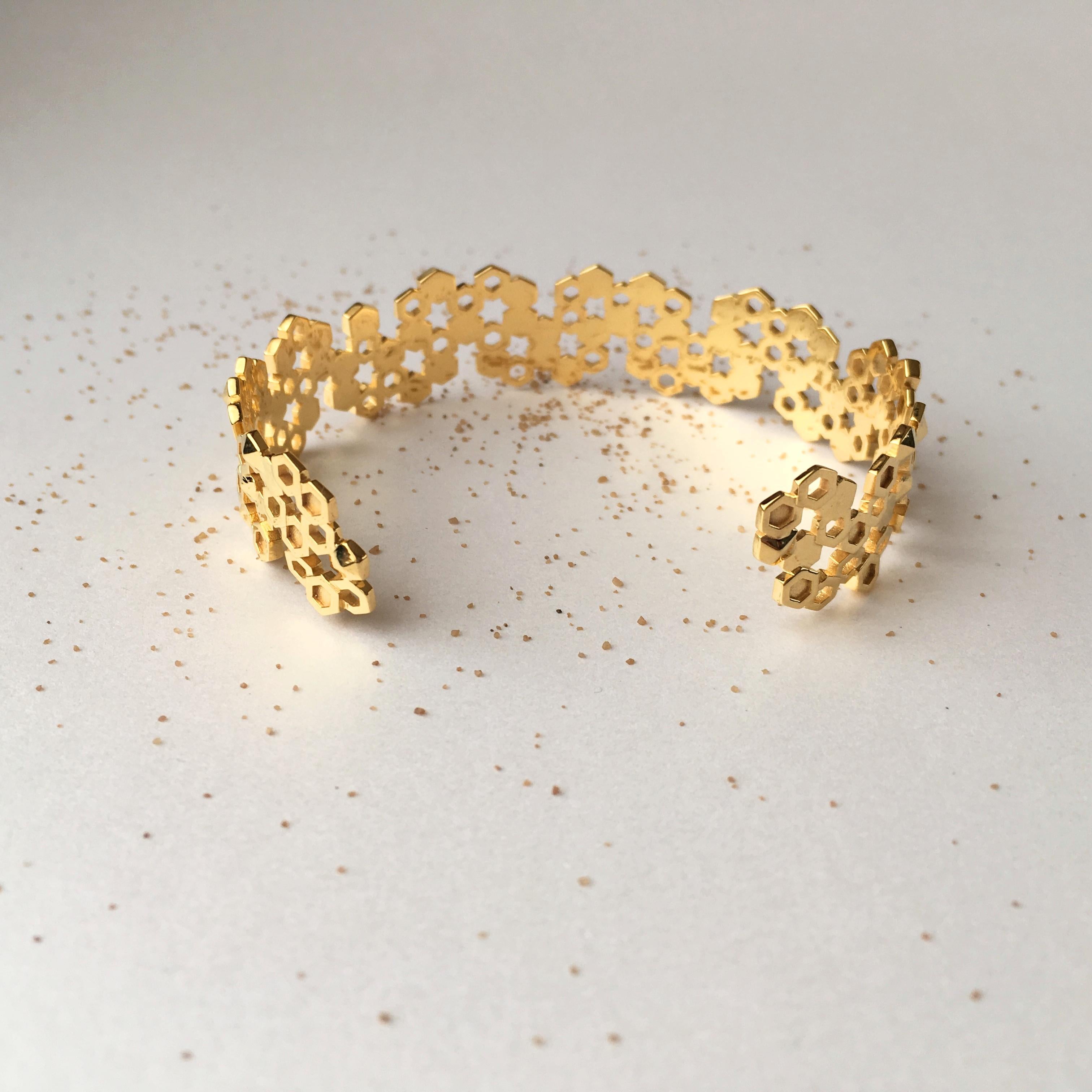 Vestiges Cuff in 18k Yellow Gold In New Condition For Sale In LILLE, FR