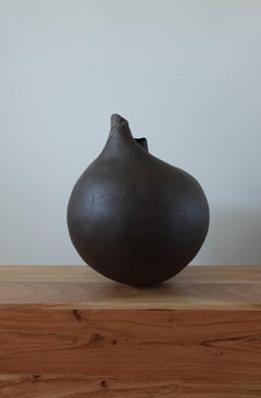 „Vestiges II“ – Skulpturale Keramikvase von Audrey Vo Van