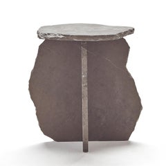 "Mesa auxiliar Vestigios" Mesa baja minimalista de mármol y piedra