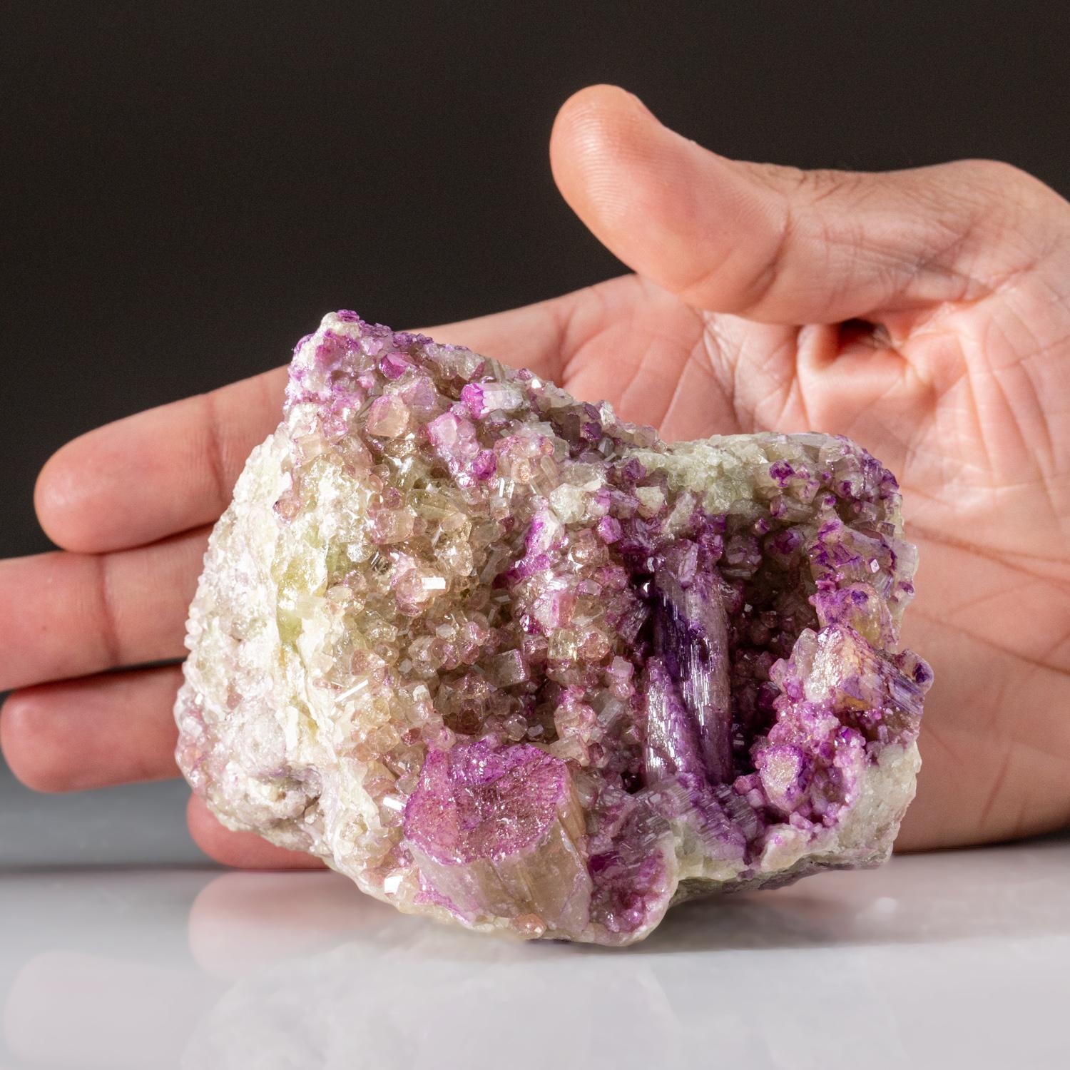 Vesuvianite dalla miniera di Jeffrey, Amianto, Québec, Canada in vendita 2