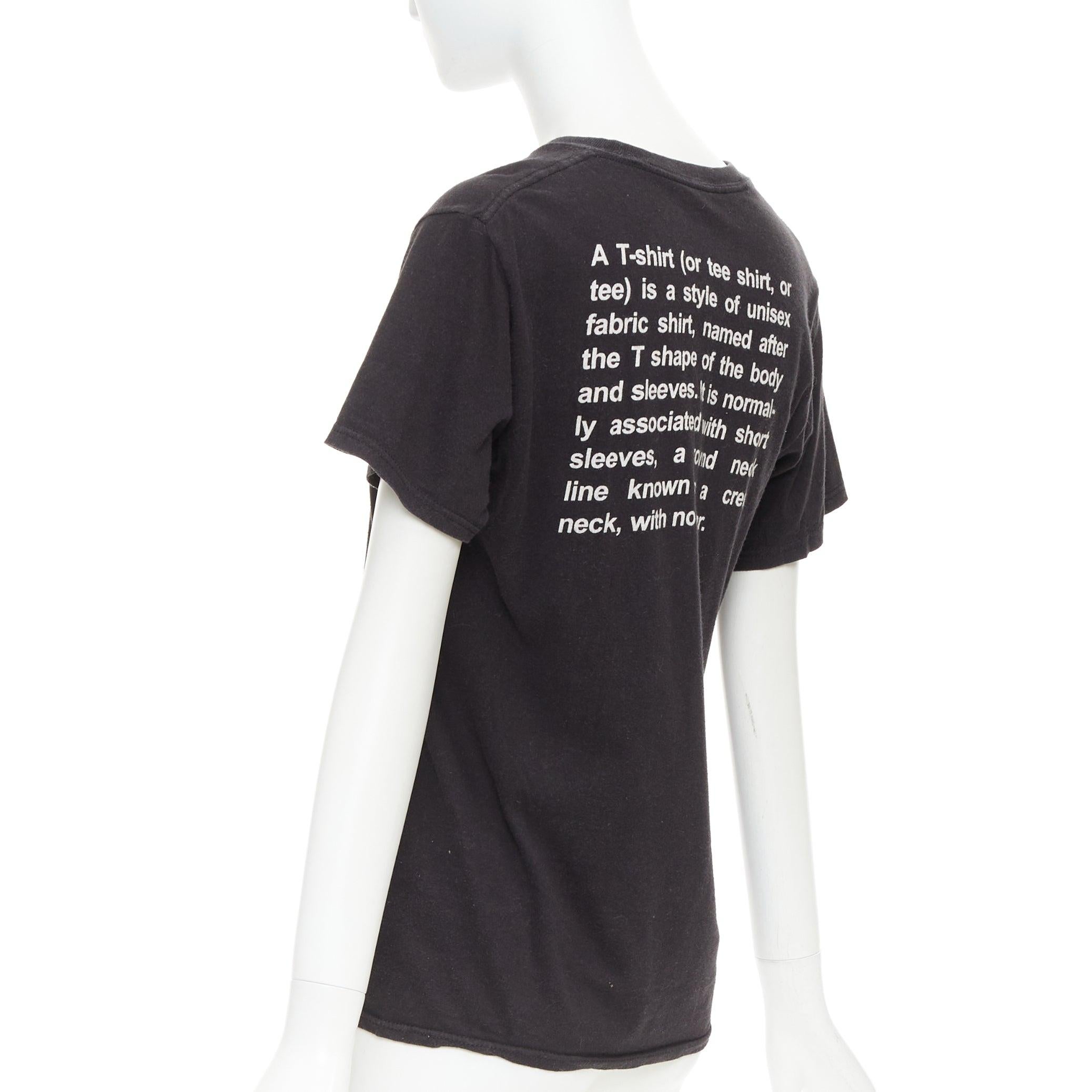 VETEMENTS 2017 - T-shirt à col ras du cou en coton noir et blanc avec explications sur les fonts baptismaux en vente 1