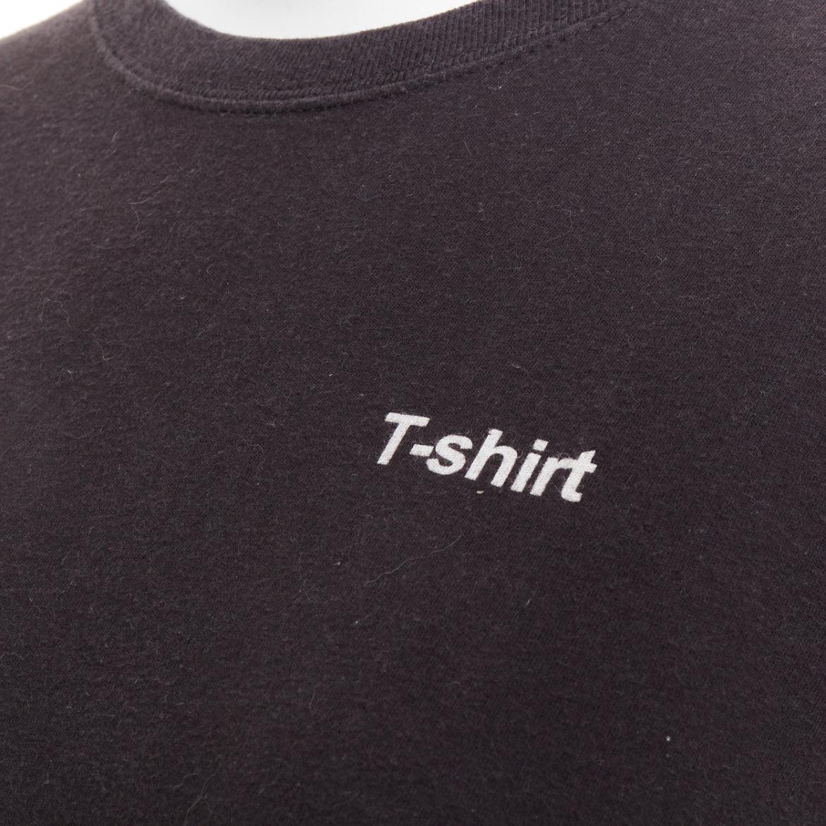 VETEMENTS 2017 - T-shirt à col ras du cou en coton noir et blanc avec explications sur les fonts baptismaux en vente 3