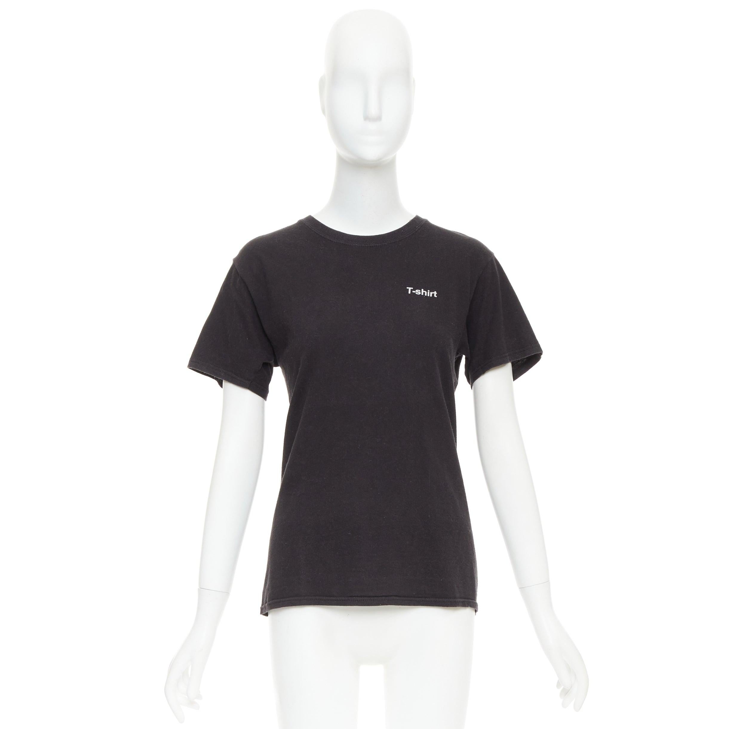 VETEMENTS 2017 - T-shirt à col ras du cou en coton noir et blanc avec explications sur les fonts baptismaux en vente 5
