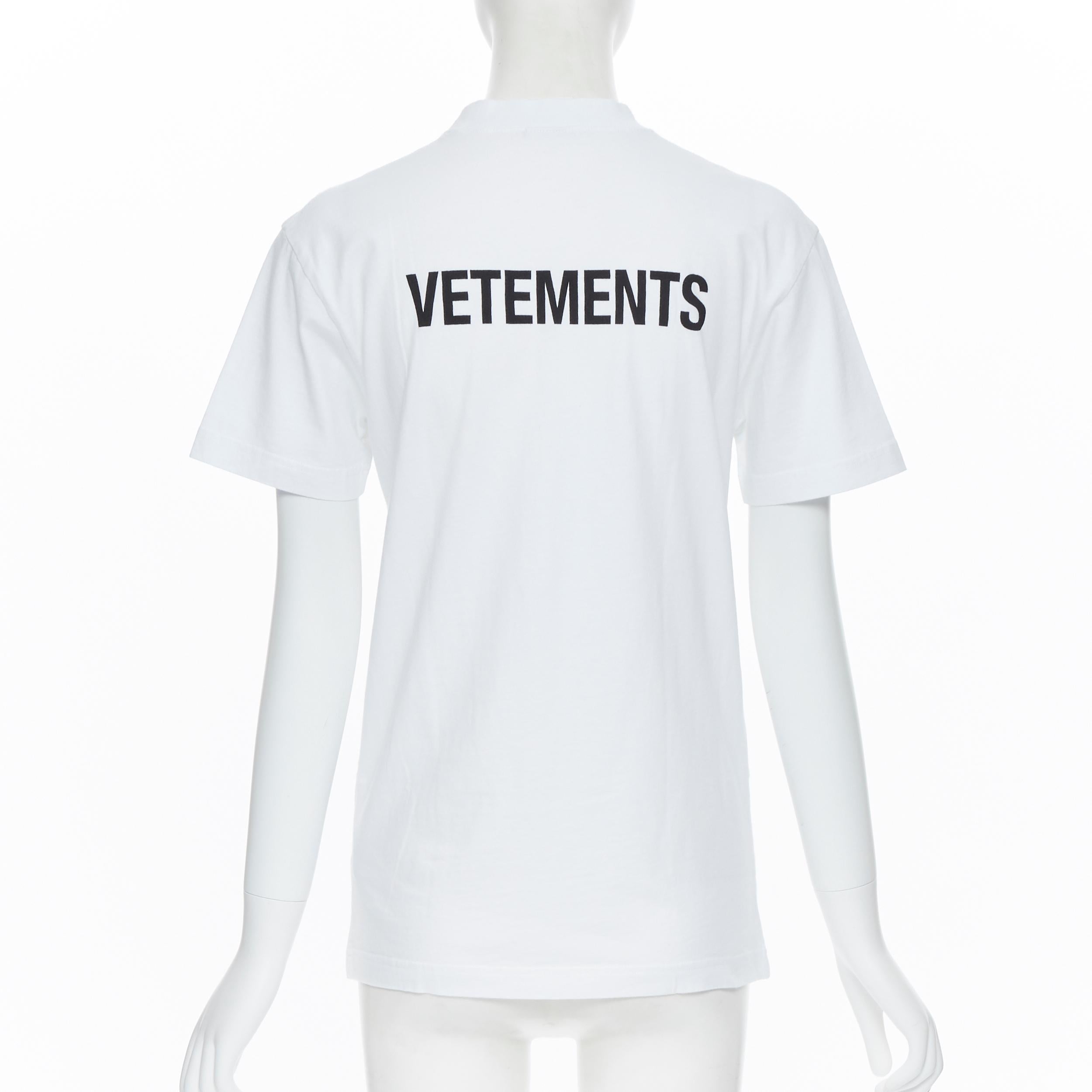 VETEMENTS AW18 gold STAFF logo print short sleeve t-shirt XS
Brand: Vetements
Designer: Demna Gvasalia
Collection: Fall 2018
Model Name / Style: Logo tshirt
Material: Cotton
Color: White
Pattern: Solid
Extra Detail: Logo print on back.
Made in: