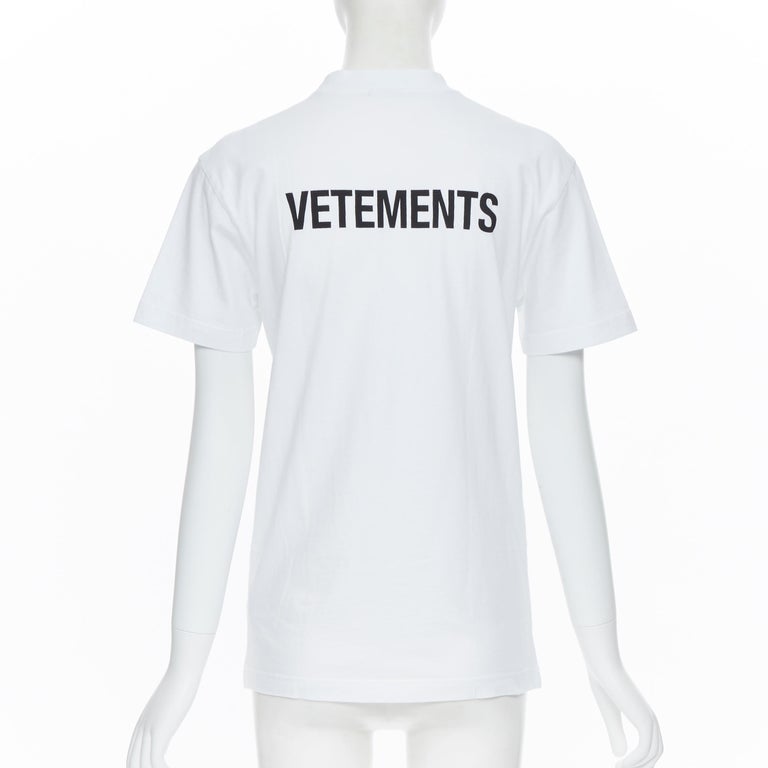 VETEMENTS AW18 gold STAFF logo print short sleeve t-shirt XS For Sale at  1stDibs