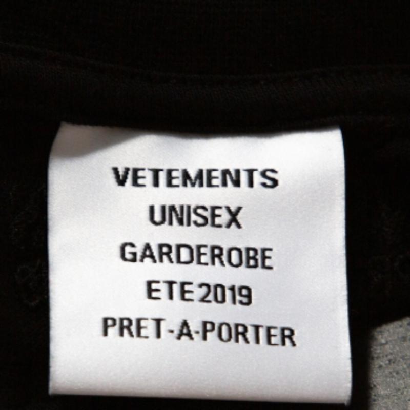 Vetements Schwarzes T-Shirt aus Baumwolle mit Regenbogen-Georgianischem Flaggendruck S im Angebot 1