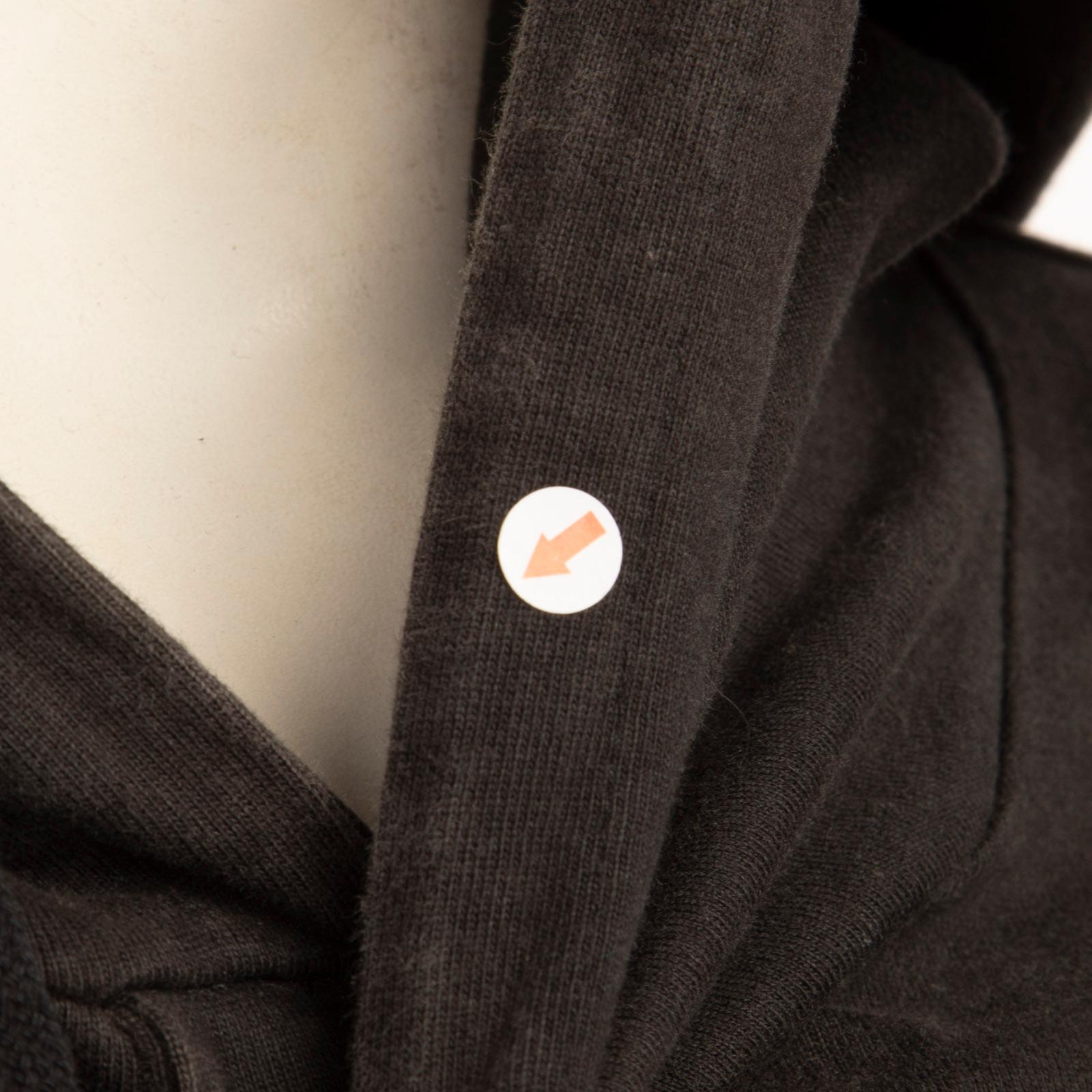 Vetements T-Shirt noir à capuche imprimé graphique Taille S Pour femmes en vente
