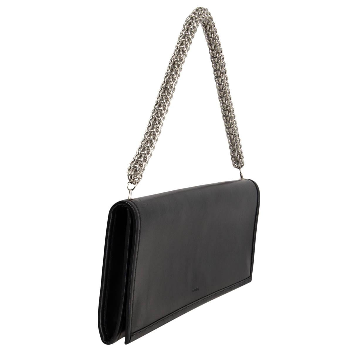 Welcome to LUX  Authentic Designer Consignment in Zurich.

100% authentic Vetements Chain Clutch in smooth black leather with exaggerated width. Features fold-over flap closure is secured by two magnetic snaps, one at either side. Includes extra
