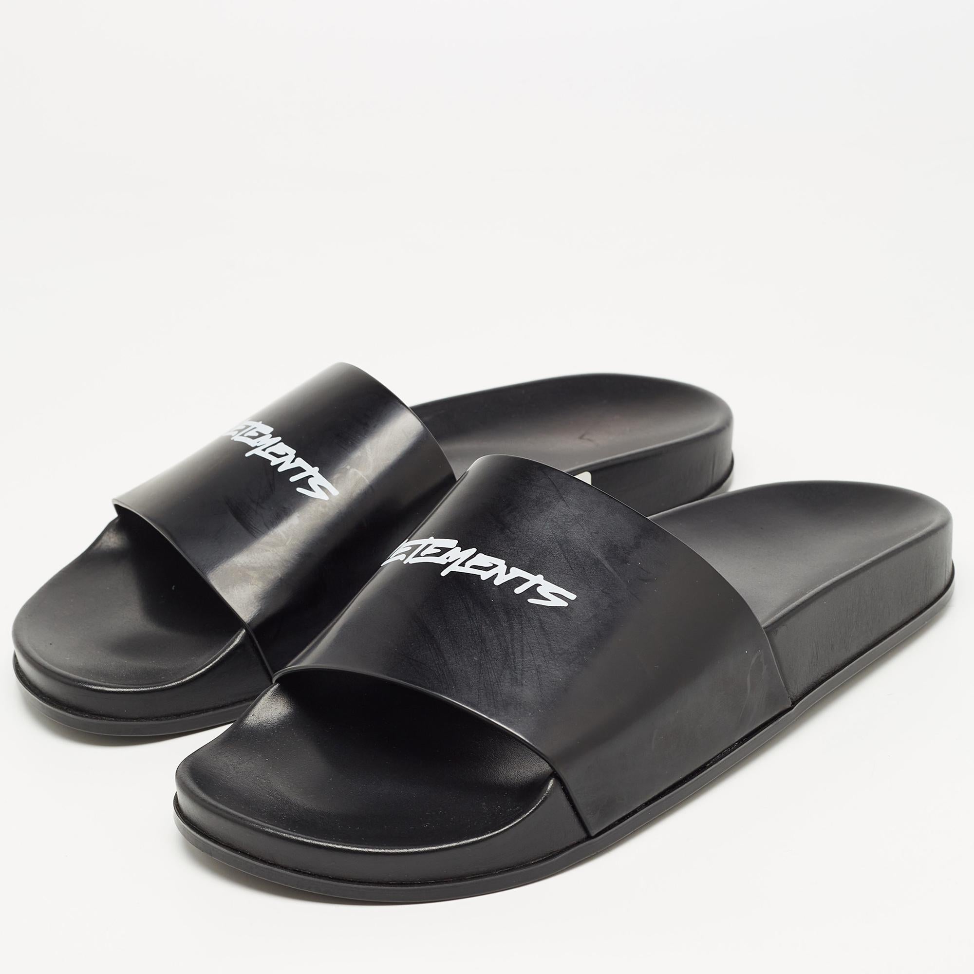 Enhance your casual looks with a touch of high style with these designer slides. Rendered in quality material with a lovely hue adorning its expanse, this pair is a must-have!

Includes: Original Box