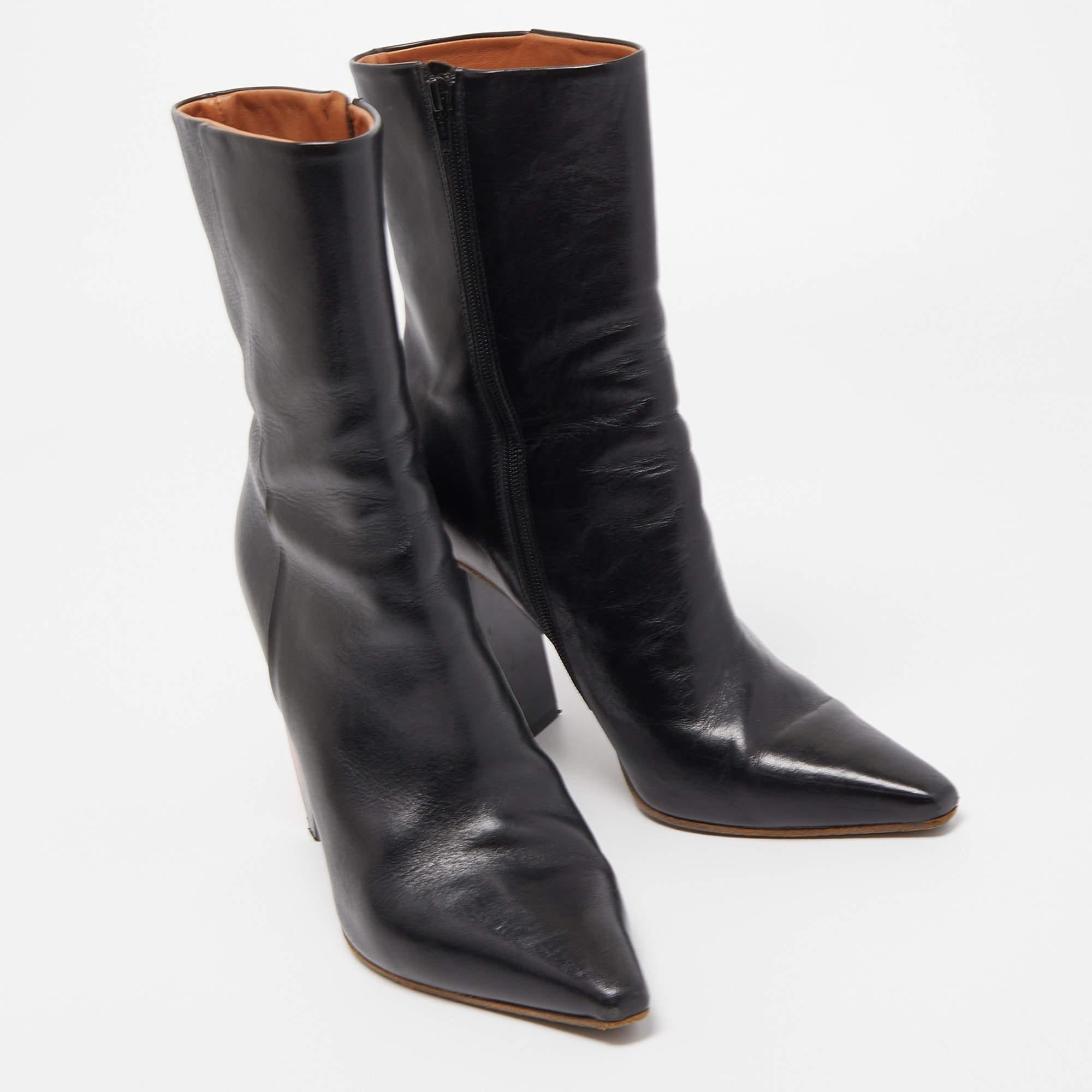 Meticulously designed into a smart silhouette, these boots are on-point with style. They come with comfortable insoles and durable outsoles to last you forever. These boots are just amazing, and you definitely need to get them right away.