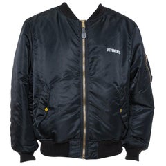 Vetements Schwarz & Orange Synthetik Logo Druck Reversible Bomber Jacke XS