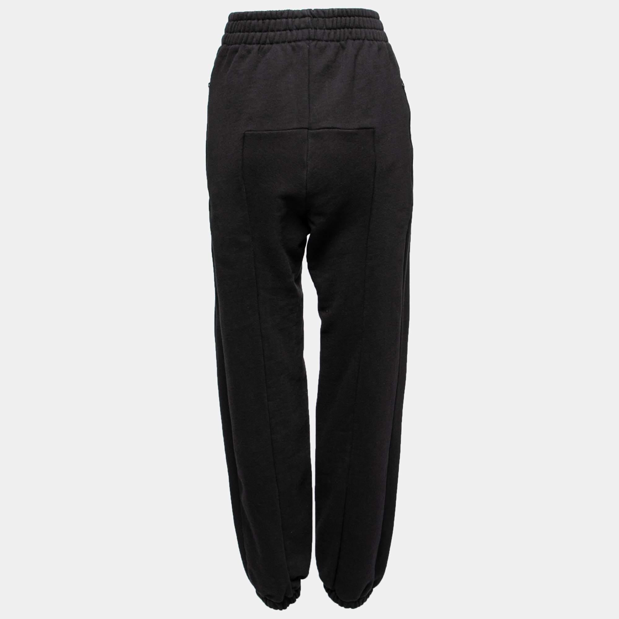 To give you comfort and high style Vetements brings you this black creation that has been made from quality fabrics and is designed with an elasticized waist and pockets. This pair of trousers will surely be a practical buy