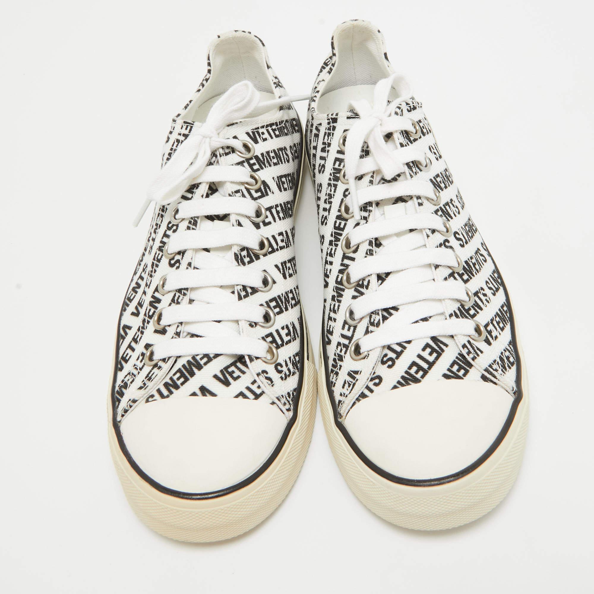 Gray Vetements Black/White Logo Print Canvas Low Top Sneakers Size 41 For Sale