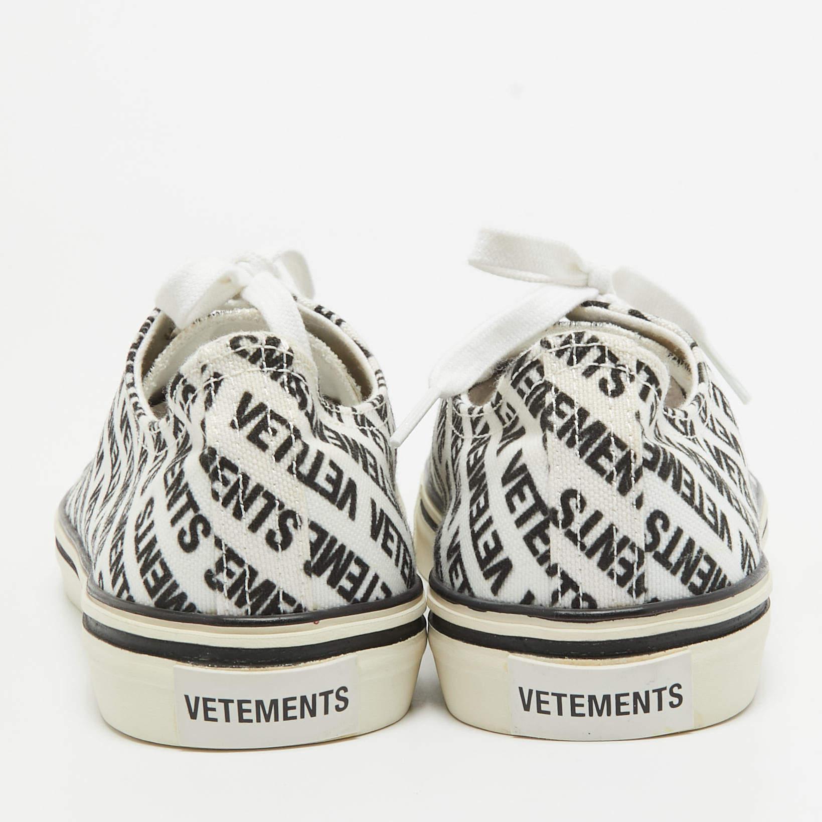 Men's Vetements Black/White Logo Print Canvas Low Top Sneakers Size 41 For Sale