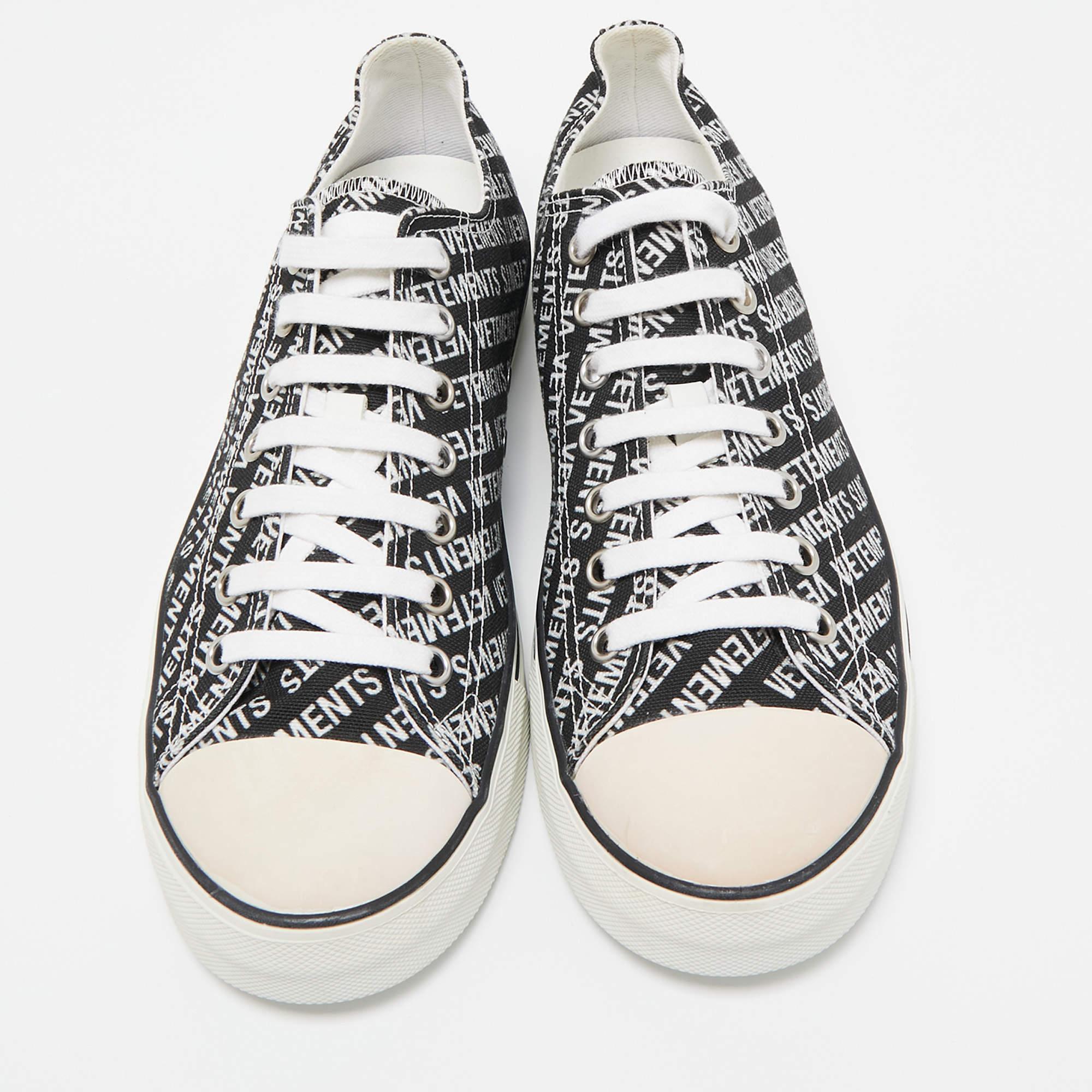 Gray Vetements Black/White Logo Print Canvas Low Top Sneakers Size 44 For Sale