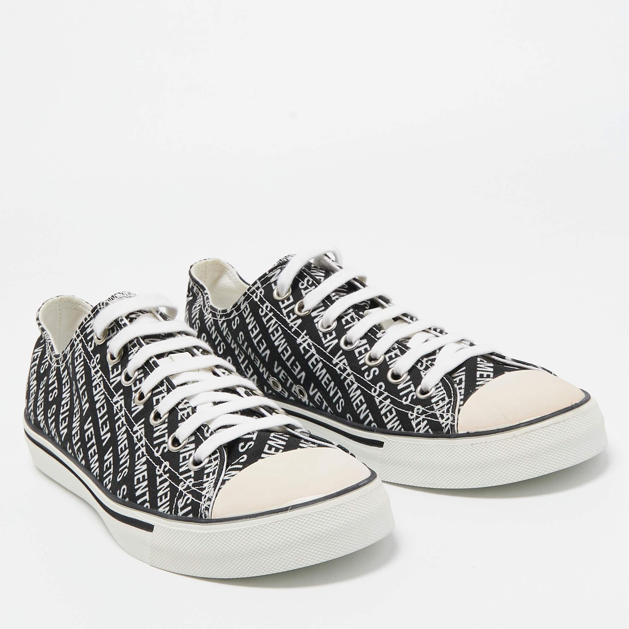 Vetements Black/White Logo Print Canvas Low Top Sneakers Size 44 In New Condition For Sale In Dubai, Al Qouz 2