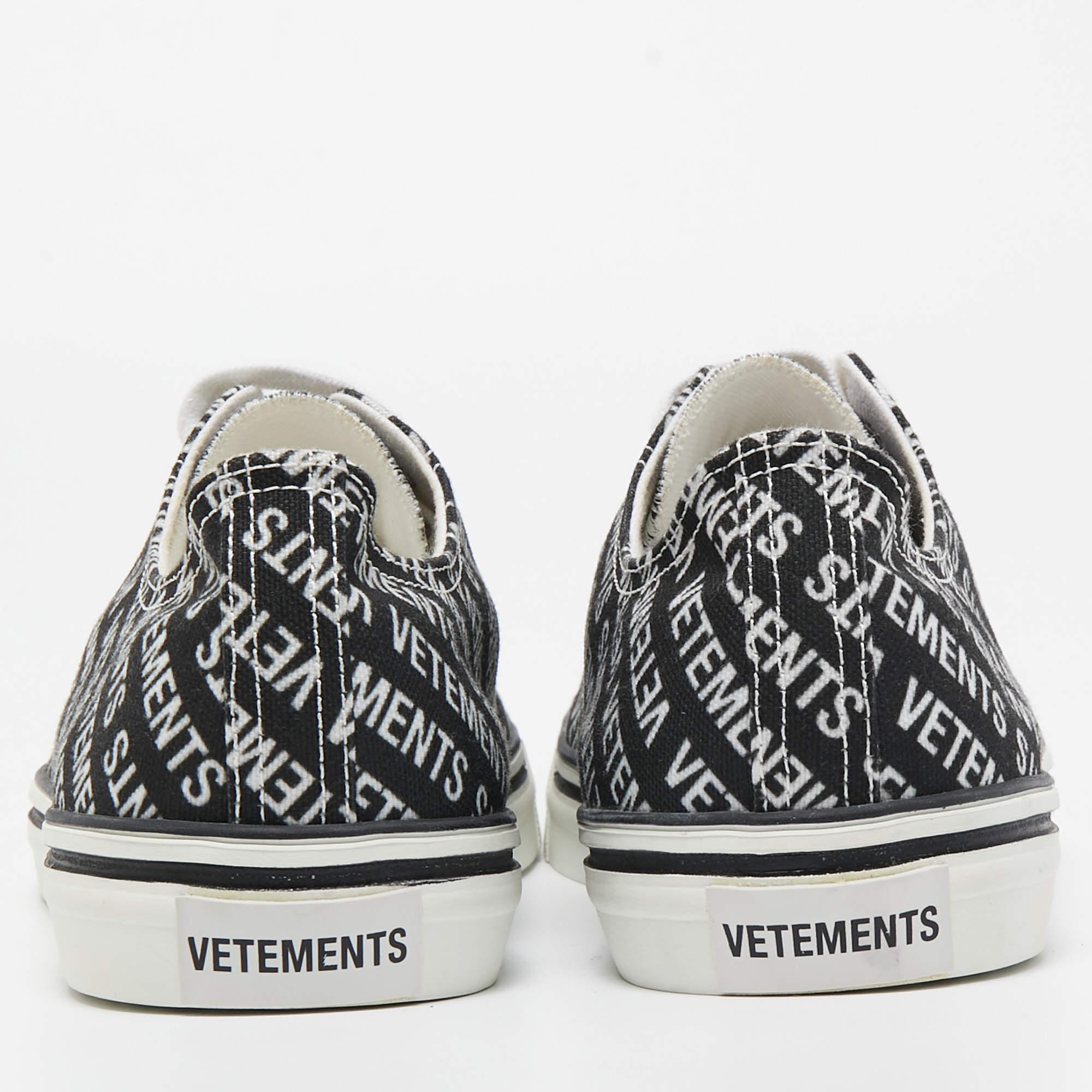 Men's Vetements Black/White Logo Print Canvas Low Top Sneakers Size 44 For Sale
