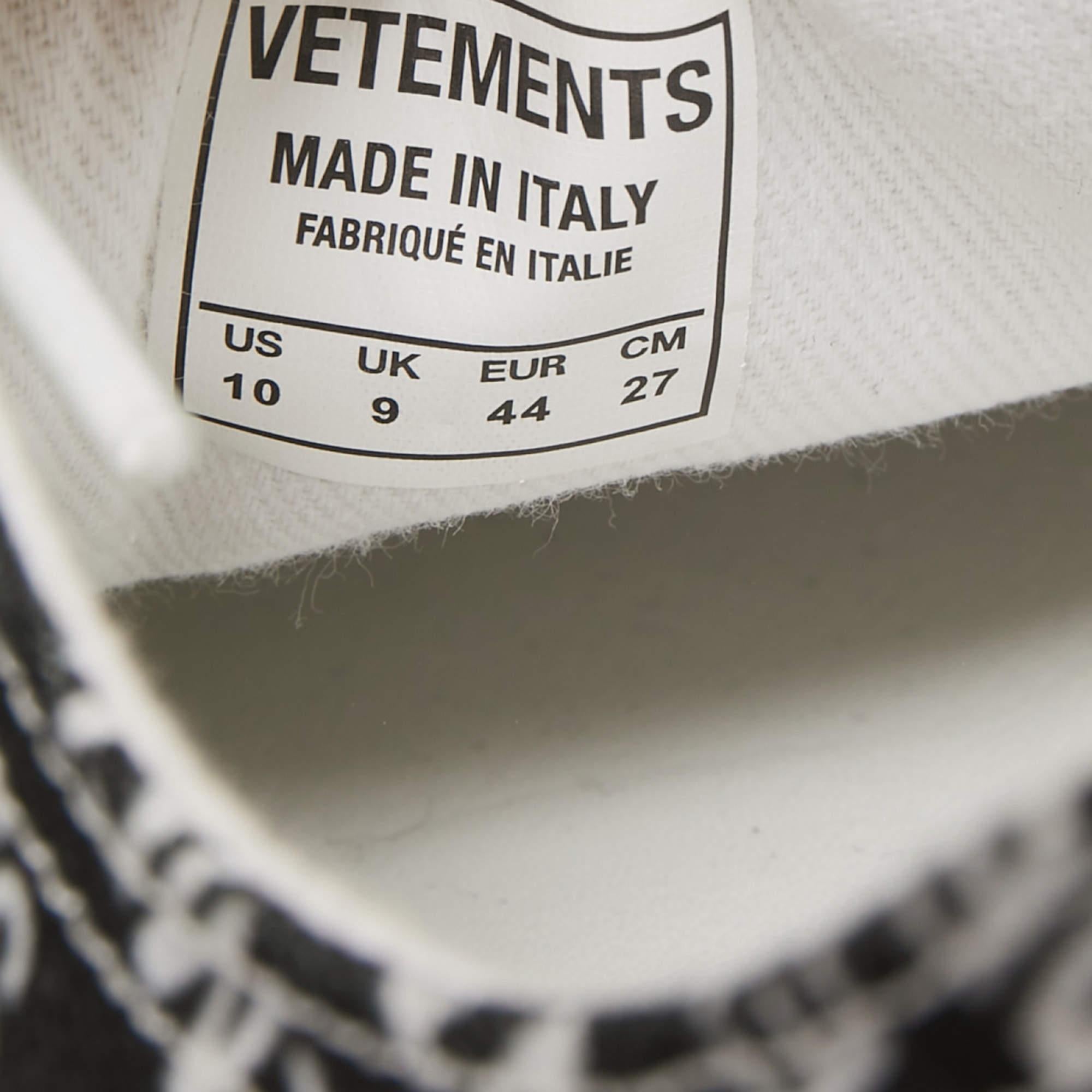 Vetements Black/White Logo Print Canvas Low Top Sneakers Size 44 For Sale 3