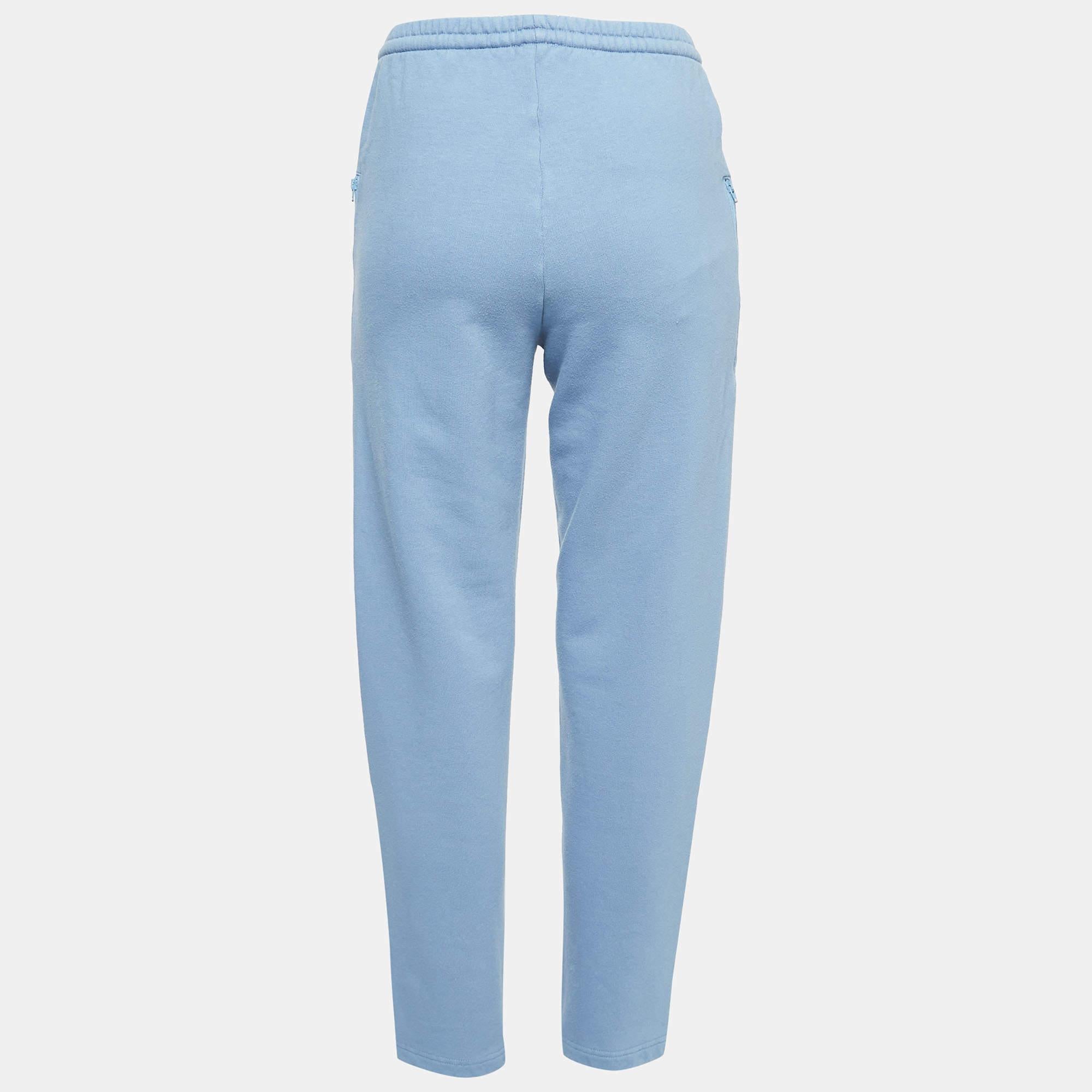Step out for a jog with these super-stylish joggers, lounge around, or go out to run errands, the creation will make you feel comfortable all day. It has been made using high-grade materials and will go well with sneakers, t-shirts, or sweatshirts
