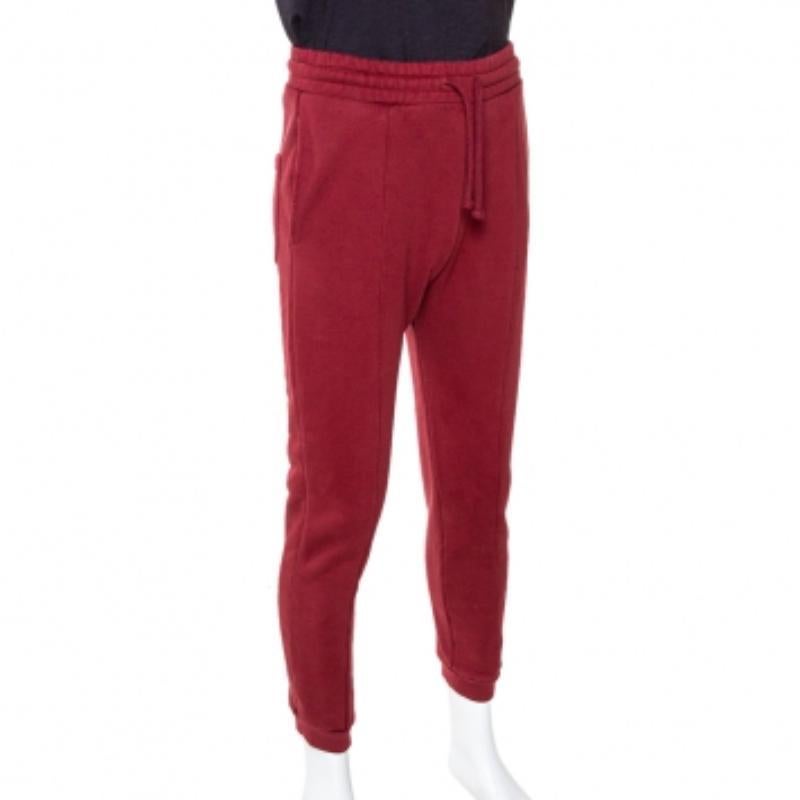 To give you comfort and high style, Vetements brings you this brick red creation that has been made from quality fabrics and designed with an elasticized waist and pockets. This pair of track pants will surely be a delighting buy.