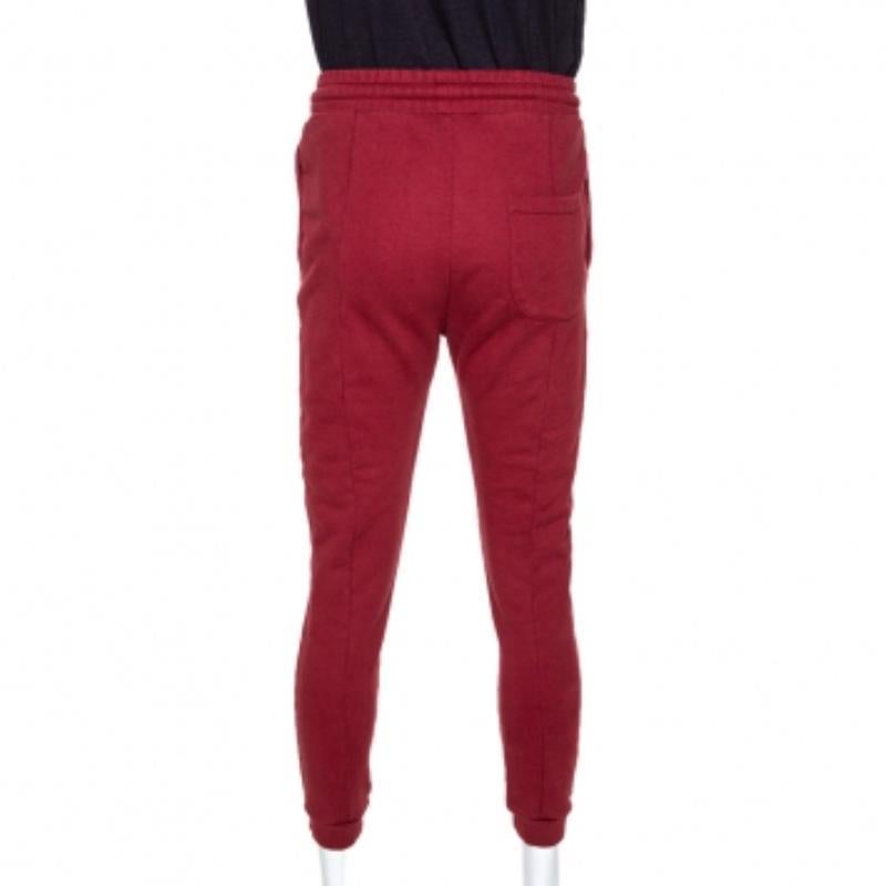 Rosso Vetements Pantaloni da pista in cotone rosso mattone con logo ricamato M. in vendita