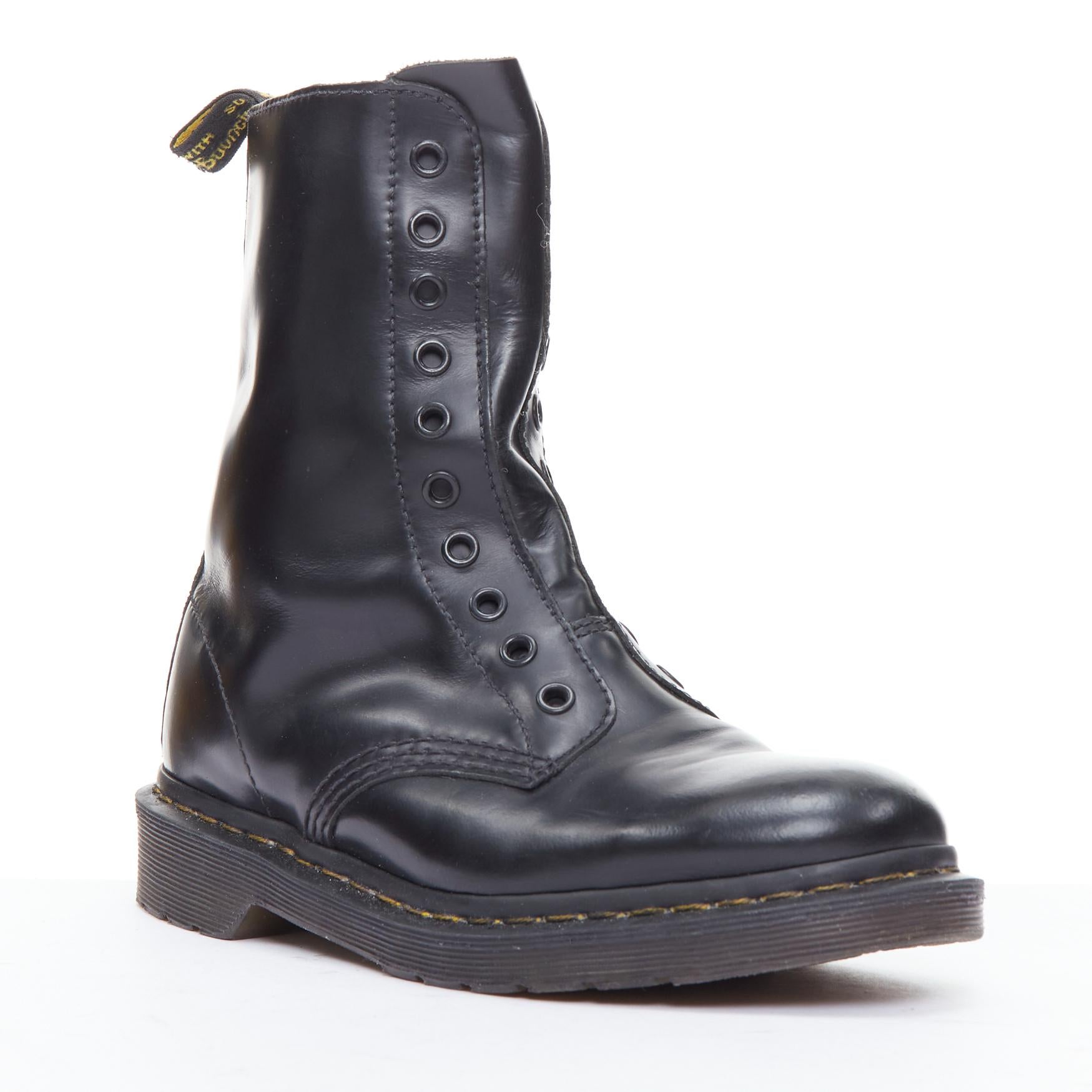 VETEMENTS DR MARTENS 2017 Border Line 1490 black leather laceless combat boots EU38
Reference: ECLO/A00097
Brand: Vetements
Model: 2017 Border Line 1490
Collection: Dr Martens
Material: Leather
Color: Black, White
Pattern: Solid
Closure: Zip
Lining: