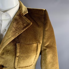 VETEMENTS Otoño-Invierno 2017: chaqueta deportiva con solapa en V, de terciopelo dorado, mezcla de poliéster y algodón, con el logotipo «Chest M»