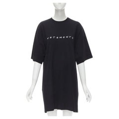 VETEMENTS Friends Logo besticktes langes Tshirt aus schwarzer Baumwolle in limitierter Auflage  XS