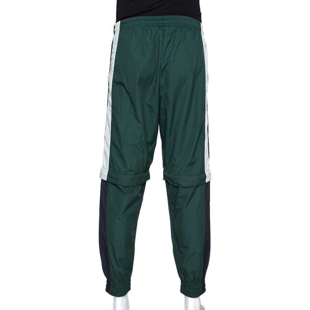 To give you comfort and high style, Vetements brings you this green-black creation that has been made from quality nylon and designed with an elasticized waist. This pair of pants can be worn with a simple t-shirt from the label and sneakers for a