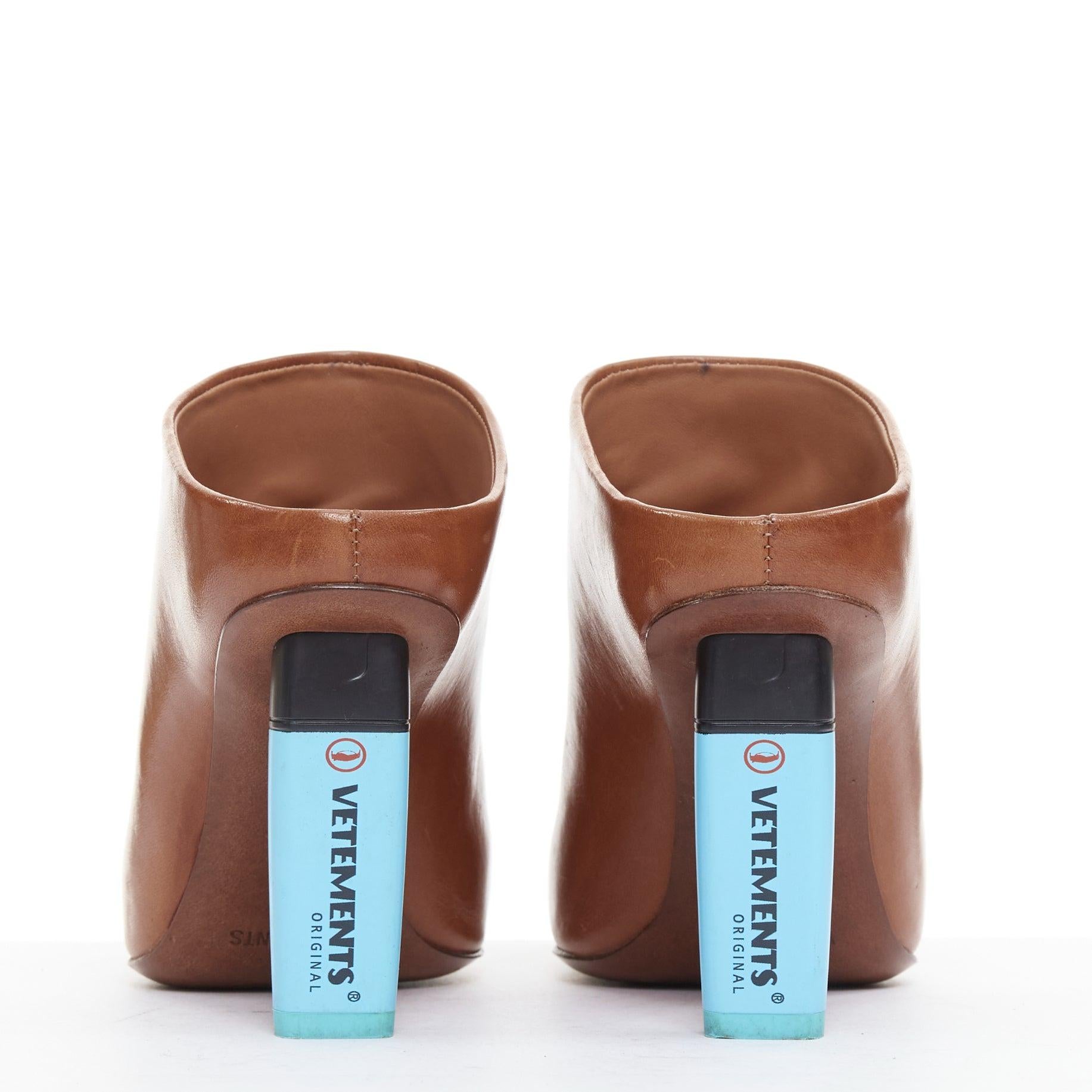 VETEMENTS Highlighter cuero marrón azul arquitectónico tacón mules EU35 en venta 1