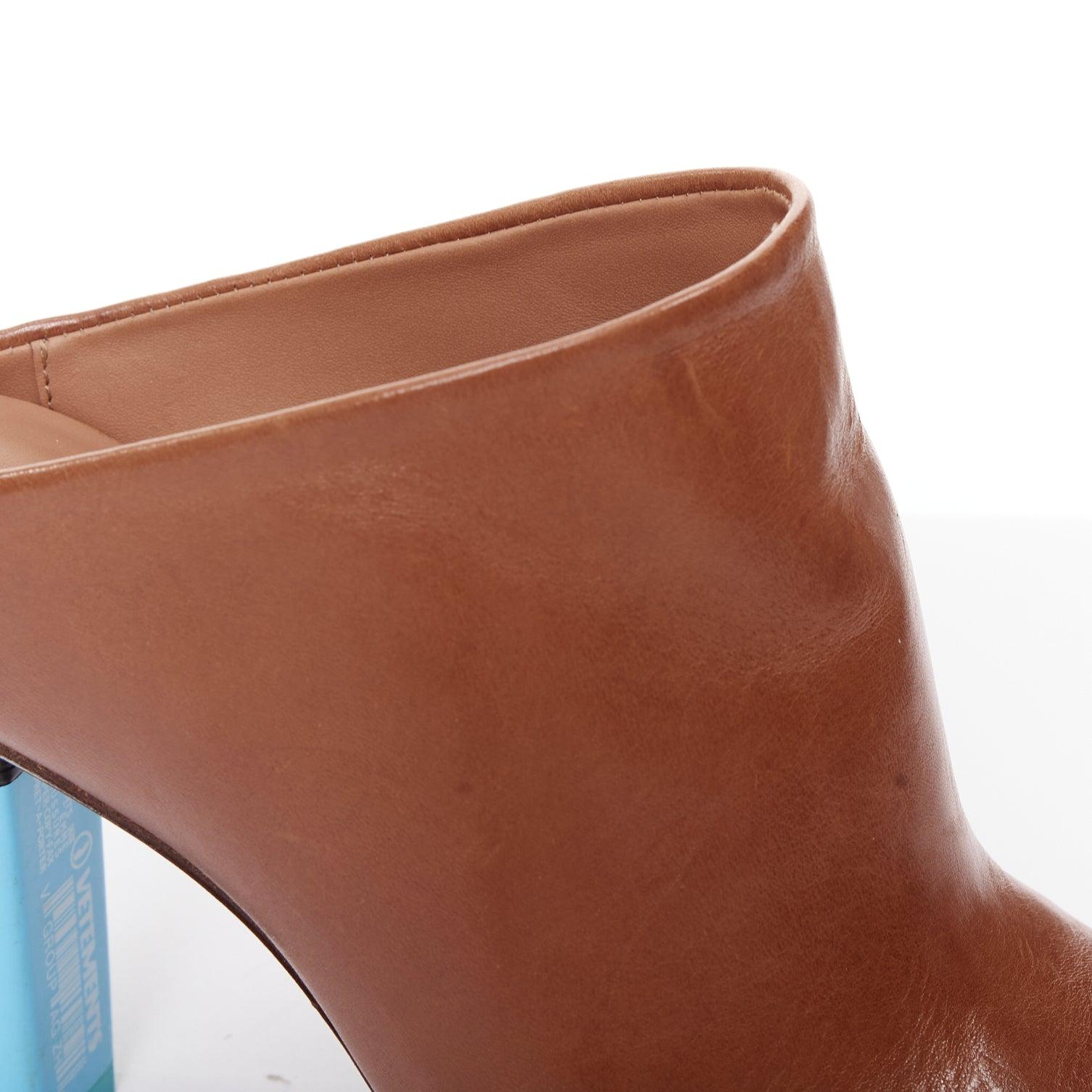 VETEMENTS Highlighter cuero marrón azul arquitectónico tacón mules EU35 en venta 2