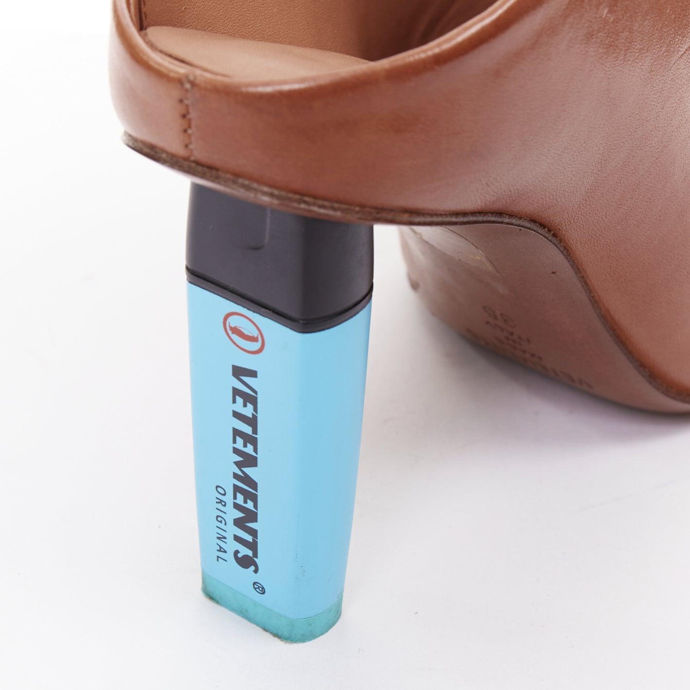 VETEMENTS Highlighter cuero marrón azul arquitectónico tacón mules EU35 en venta 3