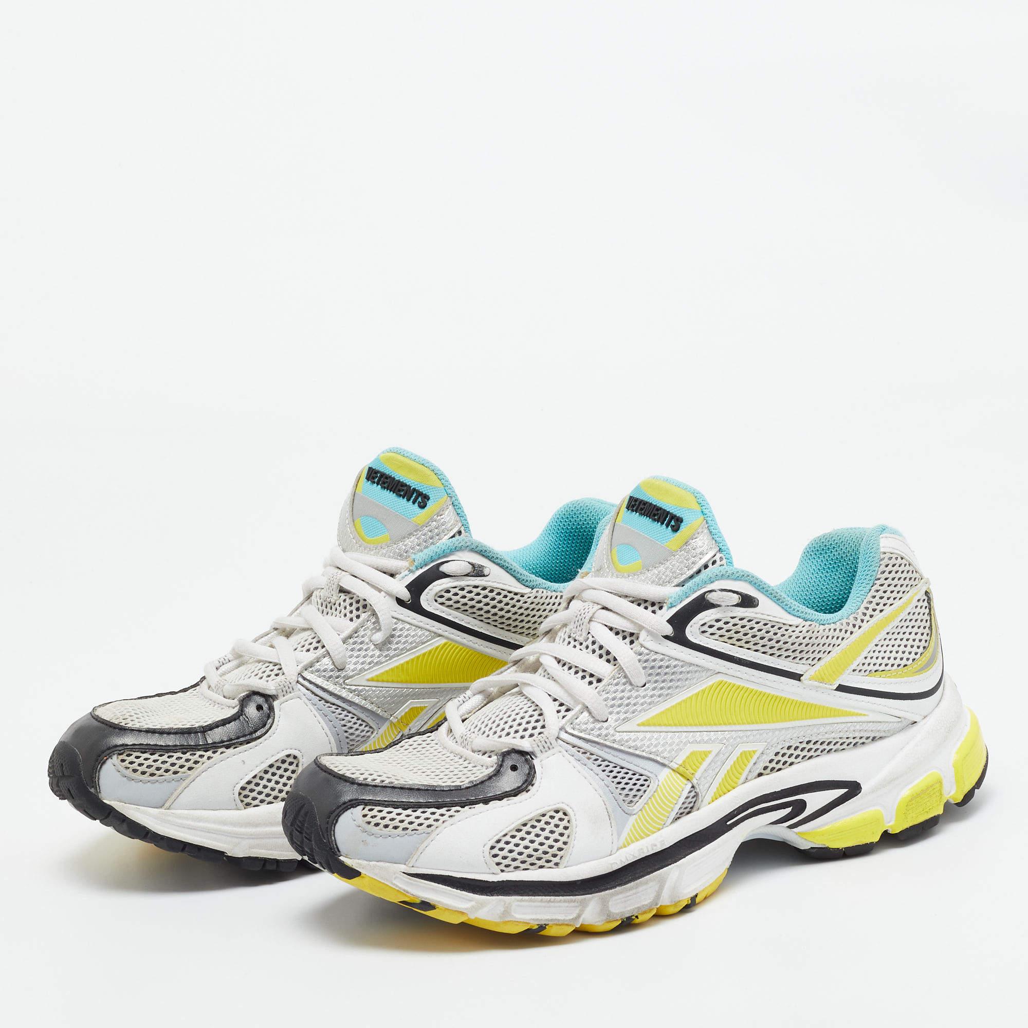 Conçu pour rehausser votre quotient stylistique tout en vous apportant du confort.  ces chaussures Vetements sont fabriquées à partir des meilleurs matériaux. Associez-les à vos tenues décontractées pour un look cool.