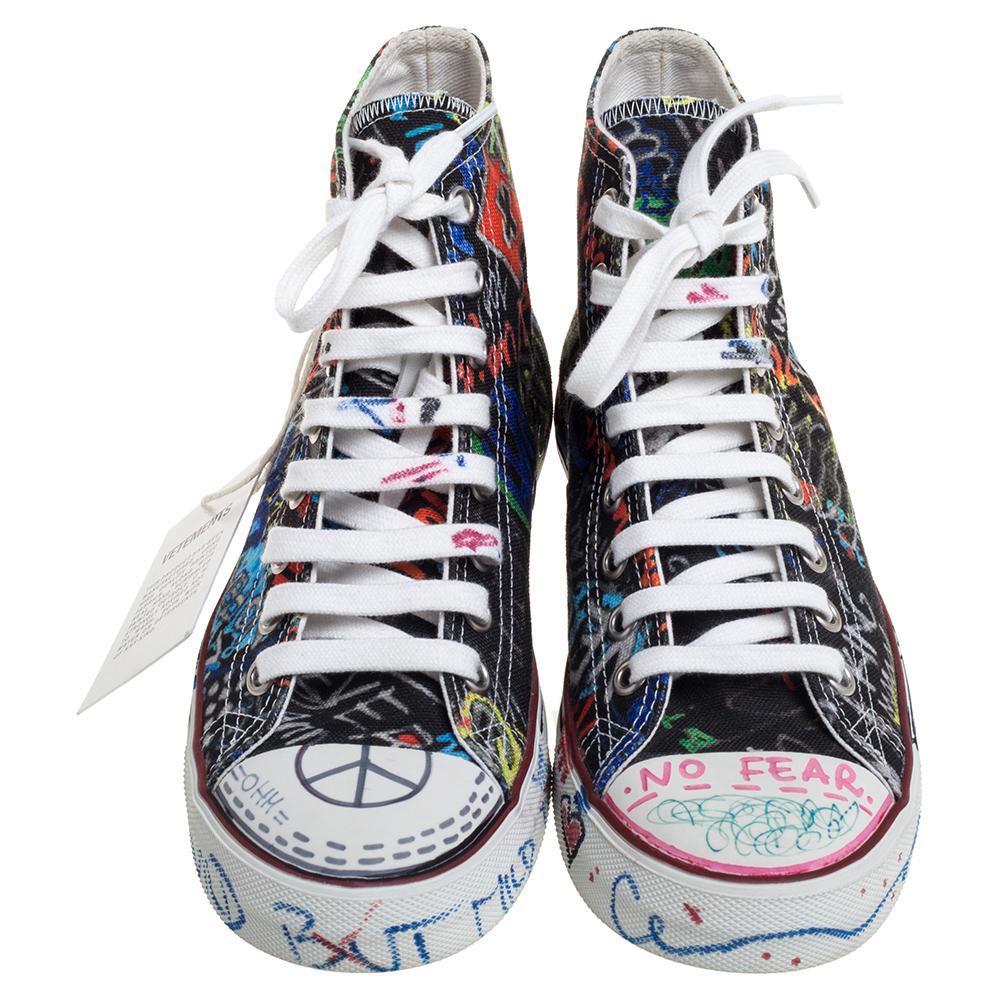 Add a fun element to your look by wearing these cool Vetements sneakers. Crafted from canvas, the trainers are enhanced by vibrant graffiti prints all over that give them a street-style edge. Style them with a plain jane white look to continue the
