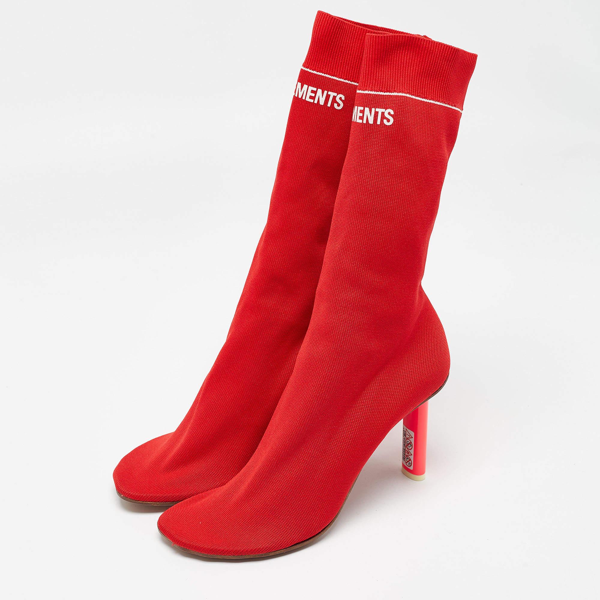Meticulously designed into a smart silhouette these boots are on point with style. They come with comfortable insoles and durable outsoles to last you forever. These boots are just amazing and you definitely need to get them right away.