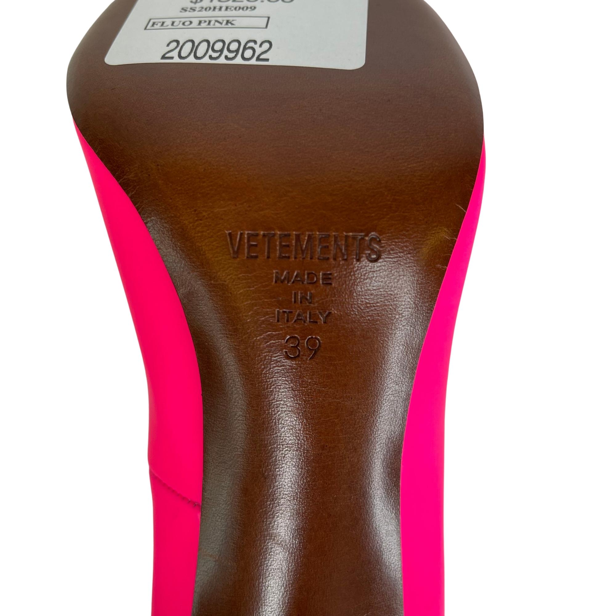 Women's Vetements Rubberized Leather Fluorescent Pink Décolleté Heels (39 EU) For Sale