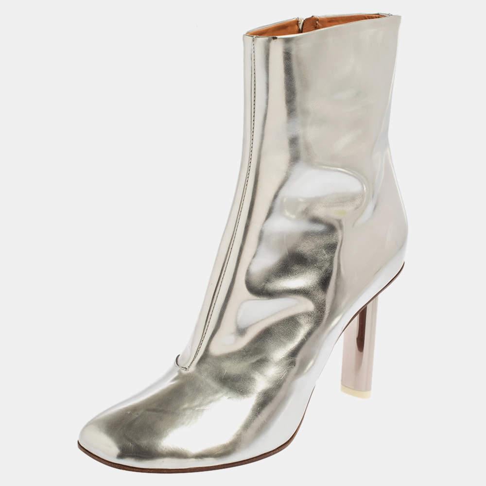 Simply luxe, these ankle boots from Vetements will help you make a statement while staying comfortable throughout the day! The silver boots are crafted from leather and designed with round toes. They flaunt neat stitching throughout, zippers on the