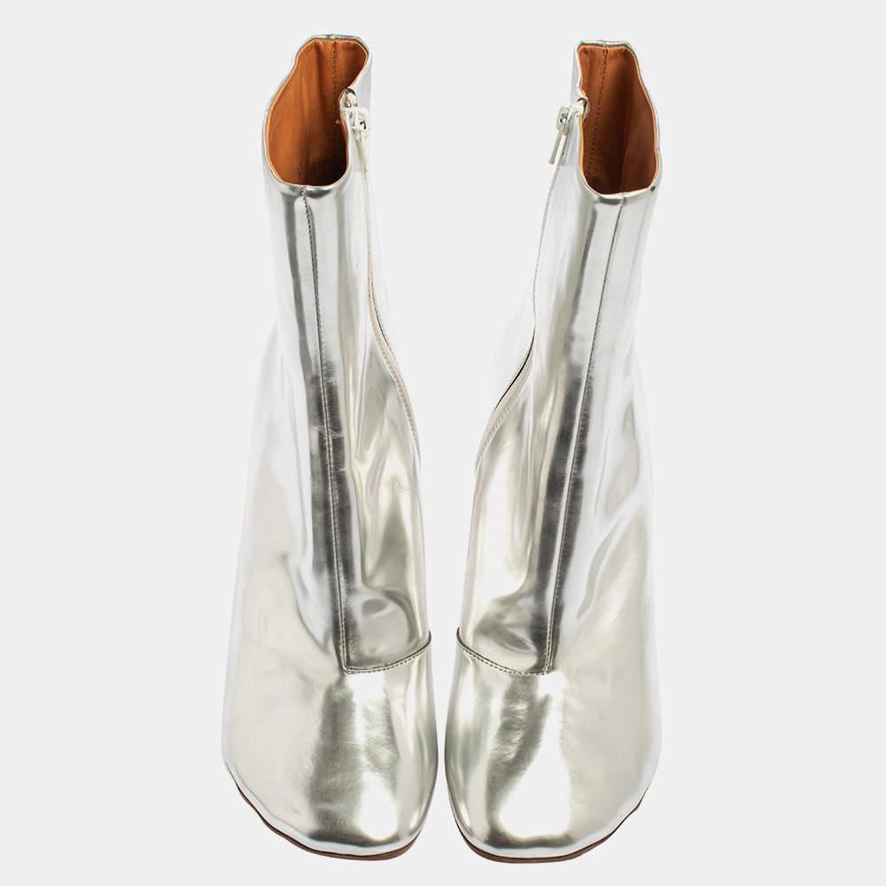 Vetements Silver Leather Ankle Boots Size 39 In Excellent Condition For Sale In Dubai, Al Qouz 2