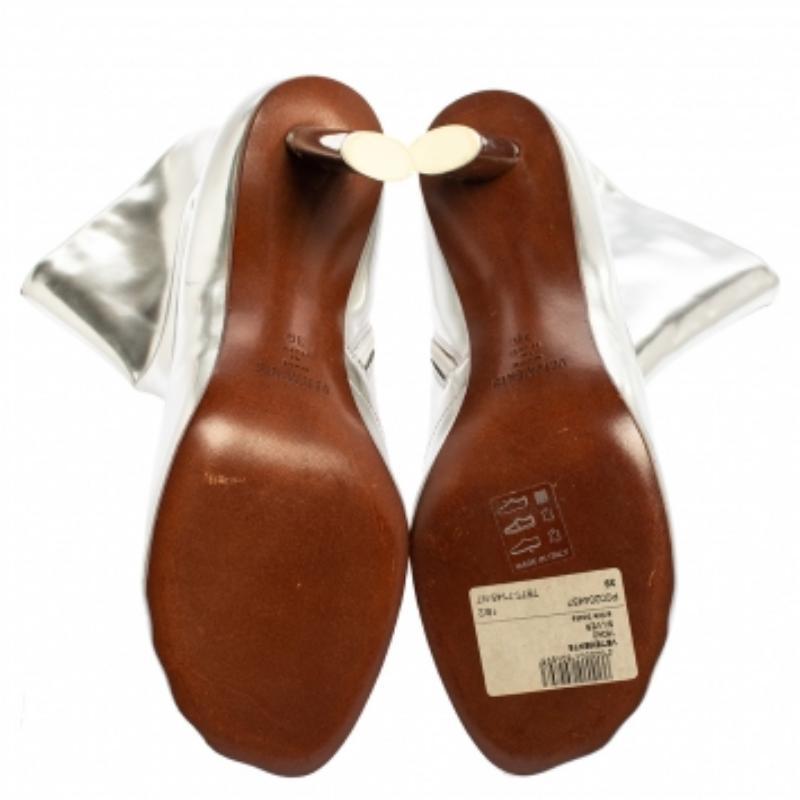 Vetements - Bottines en cuir argenté, taille 39 en vente 2