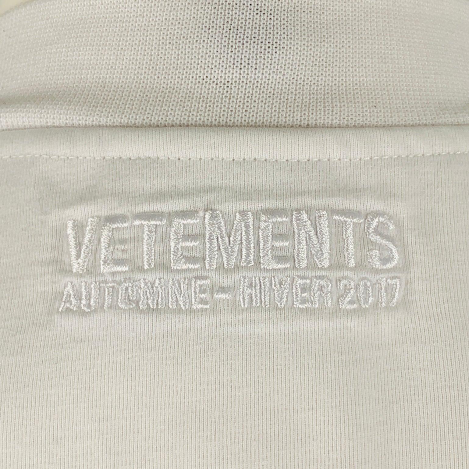 VETEMENTS Size S White Black Polyester Shoulder Pads T-shirt For Sale 2