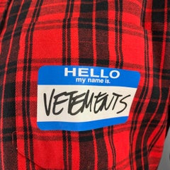 VETEMENTS Talla XS -My Name Is- Camisa de Manga Larga de Algodón a Cuadros Rojo Negro