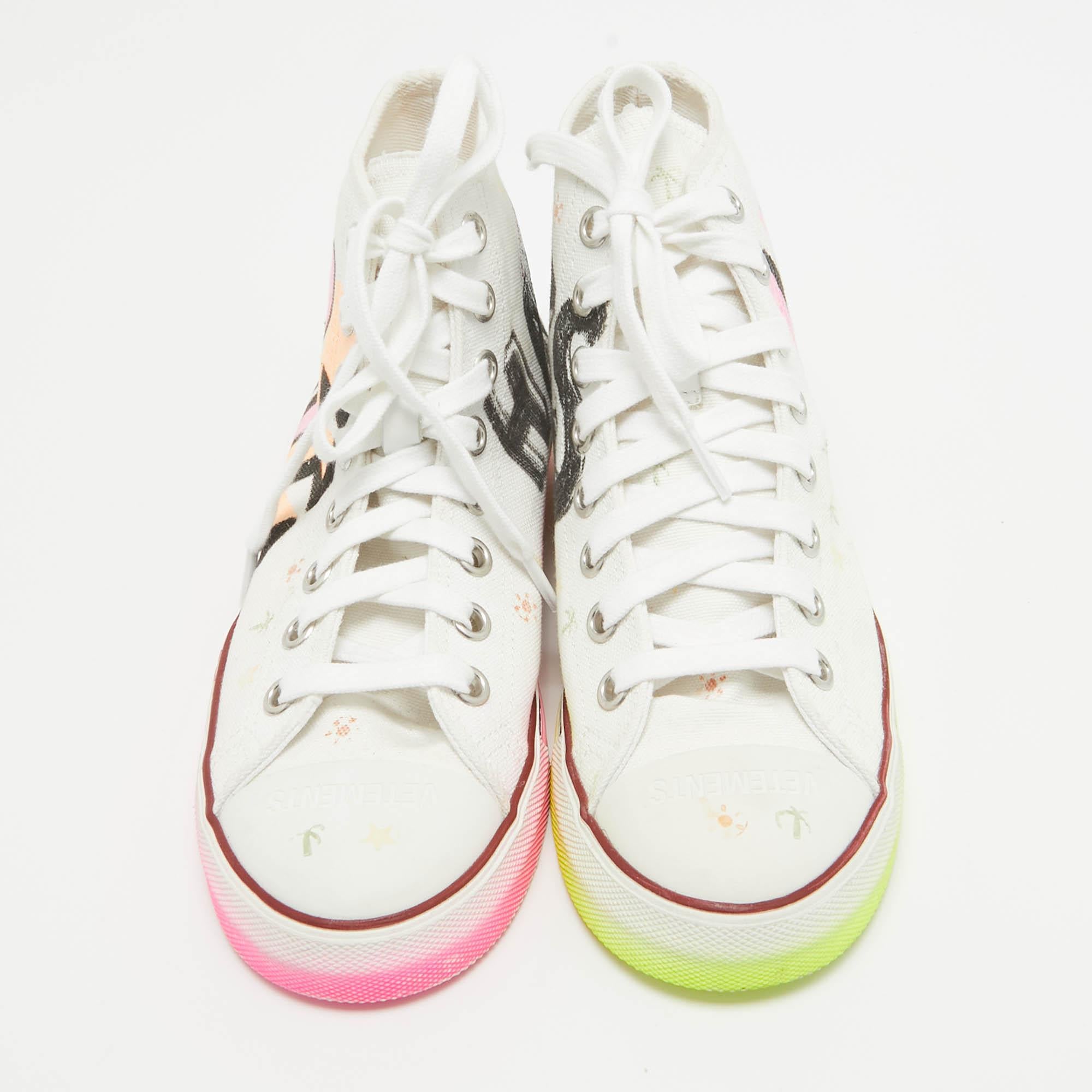 Vetements White Canvas Printed Hard Core Happiness High Top Sneakers Size 36.5 In Excellent Condition For Sale In Dubai, Al Qouz 2