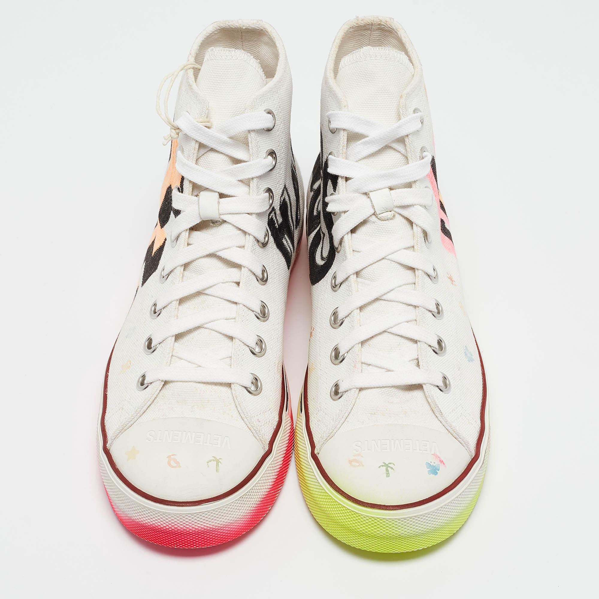 Vetements White Canvas Printed Hard Core Happiness High Top Sneakers Size 39 In New Condition For Sale In Dubai, Al Qouz 2