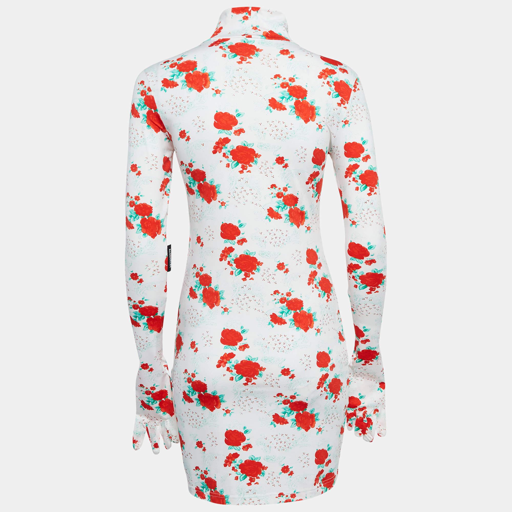 The fine artistry and the feminine silhouette of this designer dress exhibit the labels impeccable craftsmanship in tailoring. It is stitched using quality materials has a good fit and can be easily styled with chic accessories open toe sandals and