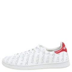 Vetements - Baskets basses en cuir perforé blanc, taille 38