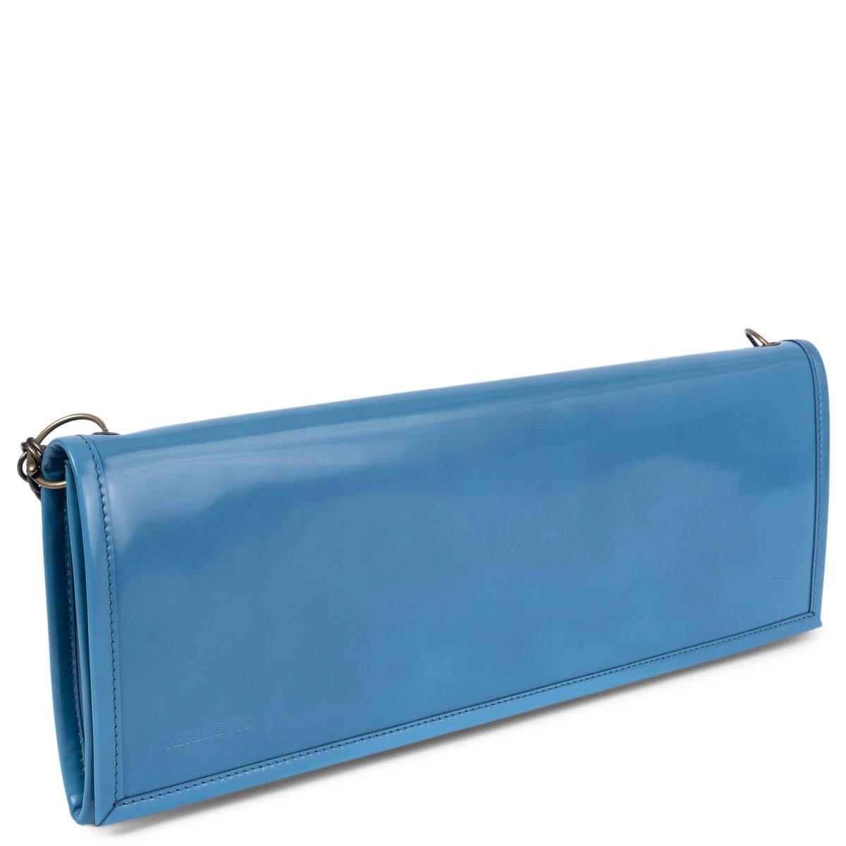 100% authentic Vetements x Eastpak 2017 Chain Clutch in smooth glossy aqua blue leather with exaggerated width. Features fold-over flap closure is secured by two magnetic snaps, one at either side. Includes extra wide round chunky antique gold-tone