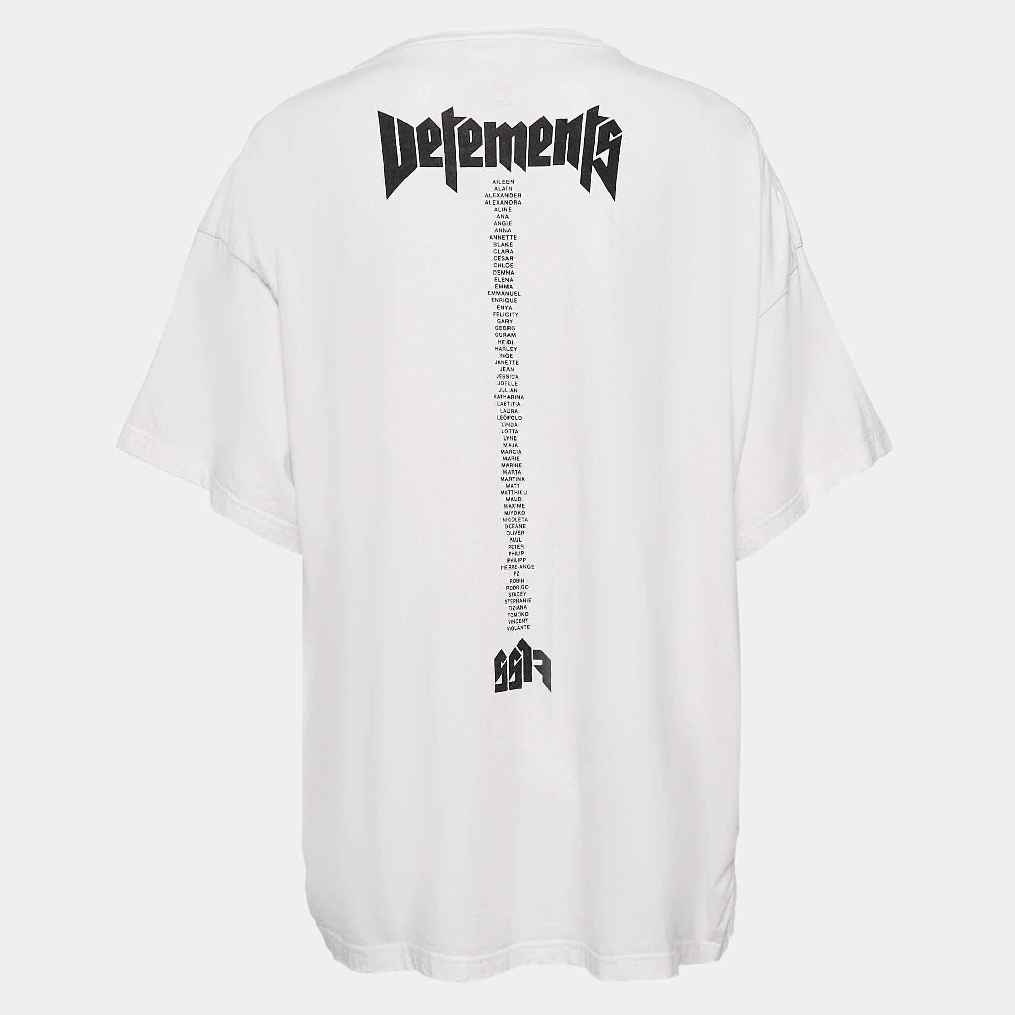 Perfect for casual outings or errands this T shirt is the best piece to feel comfortable and stylish in. It flaunts a catchy shade and a relaxed fit.