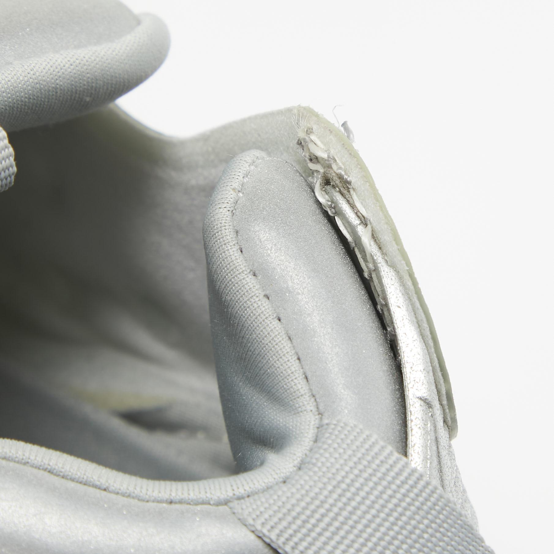 Vetements x Reebok Grey Reflective Fabric Instapump Fury Sneakers Size 38.5 For Sale 4