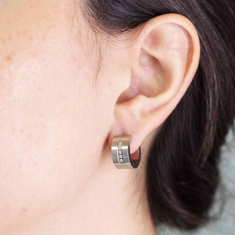 VETO Earrings with 0.10ct Diamonds For Sale 1